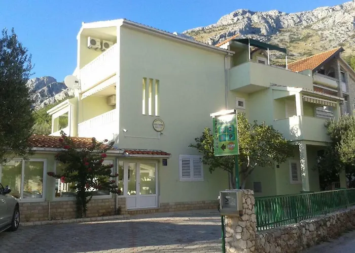 Atila Damir Apartamento